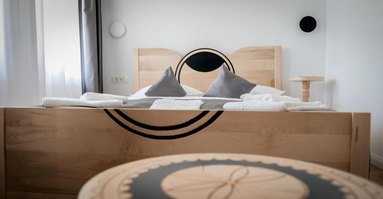 Conacul Olarilor Bed & Breakfast Baia de Fier Dış mekan fotoğraf