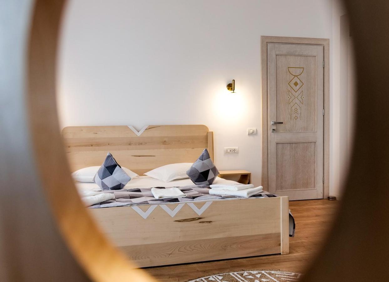 Conacul Olarilor Bed & Breakfast Baia de Fier Dış mekan fotoğraf