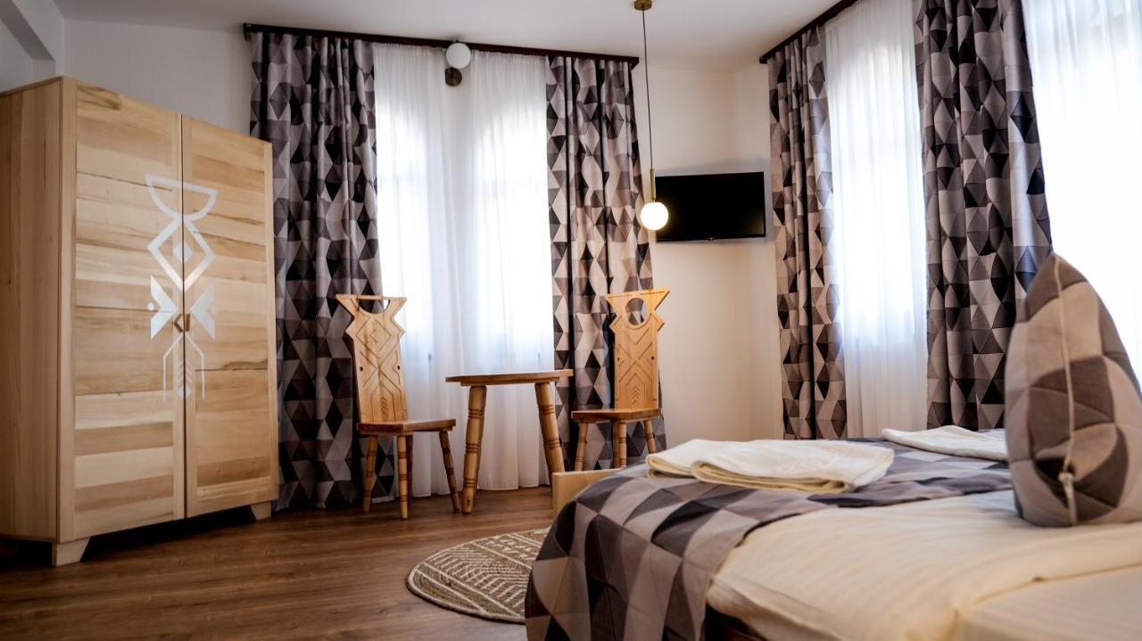 Conacul Olarilor Bed & Breakfast Baia de Fier Dış mekan fotoğraf