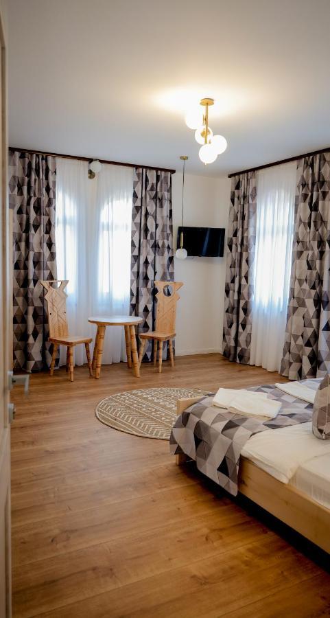 Conacul Olarilor Bed & Breakfast Baia de Fier Dış mekan fotoğraf