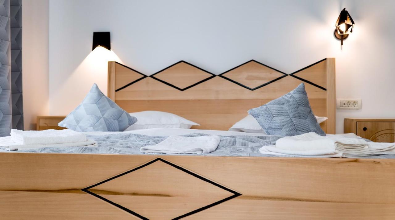 Conacul Olarilor Bed & Breakfast Baia de Fier Dış mekan fotoğraf
