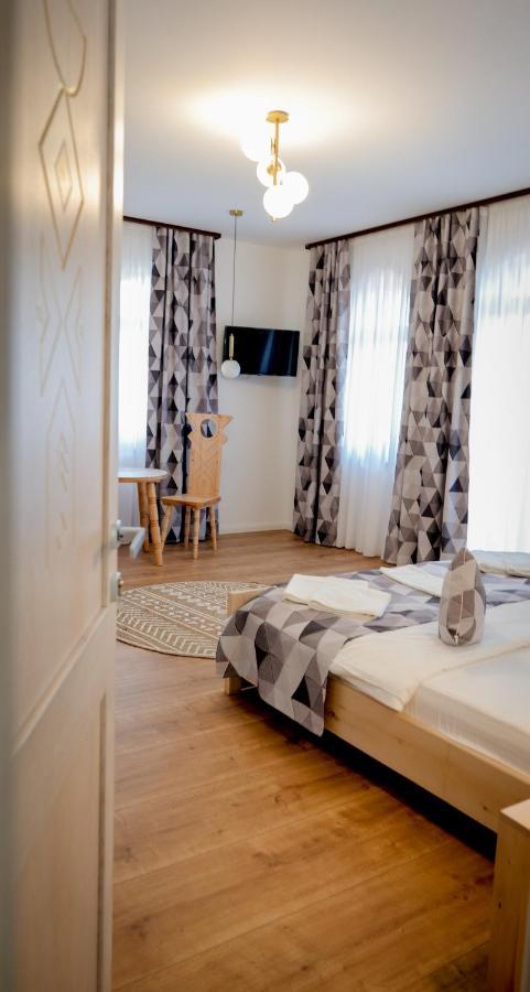 Conacul Olarilor Bed & Breakfast Baia de Fier Dış mekan fotoğraf
