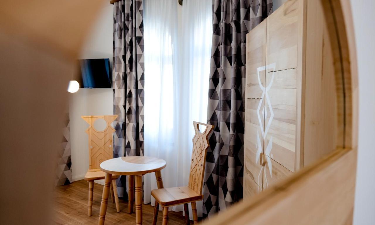 Conacul Olarilor Bed & Breakfast Baia de Fier Dış mekan fotoğraf
