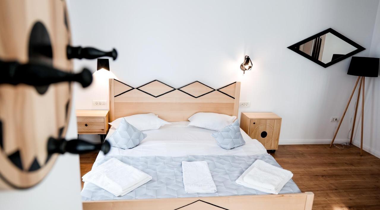 Conacul Olarilor Bed & Breakfast Baia de Fier Dış mekan fotoğraf