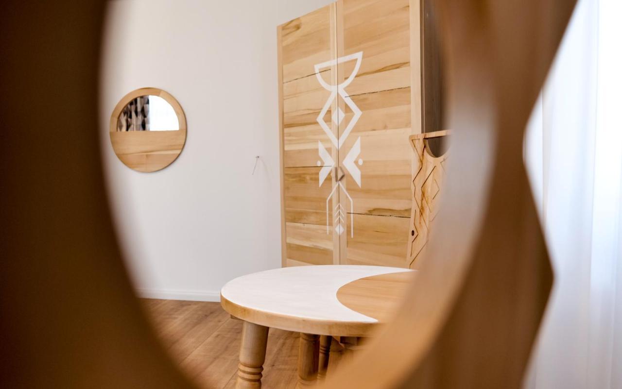 Conacul Olarilor Bed & Breakfast Baia de Fier Dış mekan fotoğraf