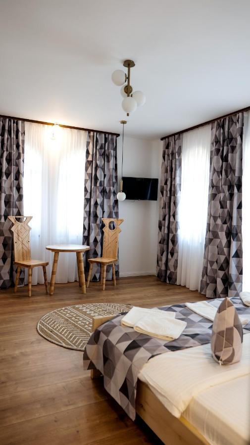 Conacul Olarilor Bed & Breakfast Baia de Fier Dış mekan fotoğraf