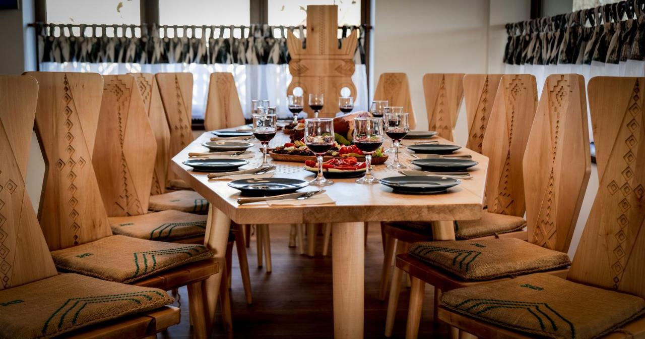 Conacul Olarilor Bed & Breakfast Baia de Fier Dış mekan fotoğraf