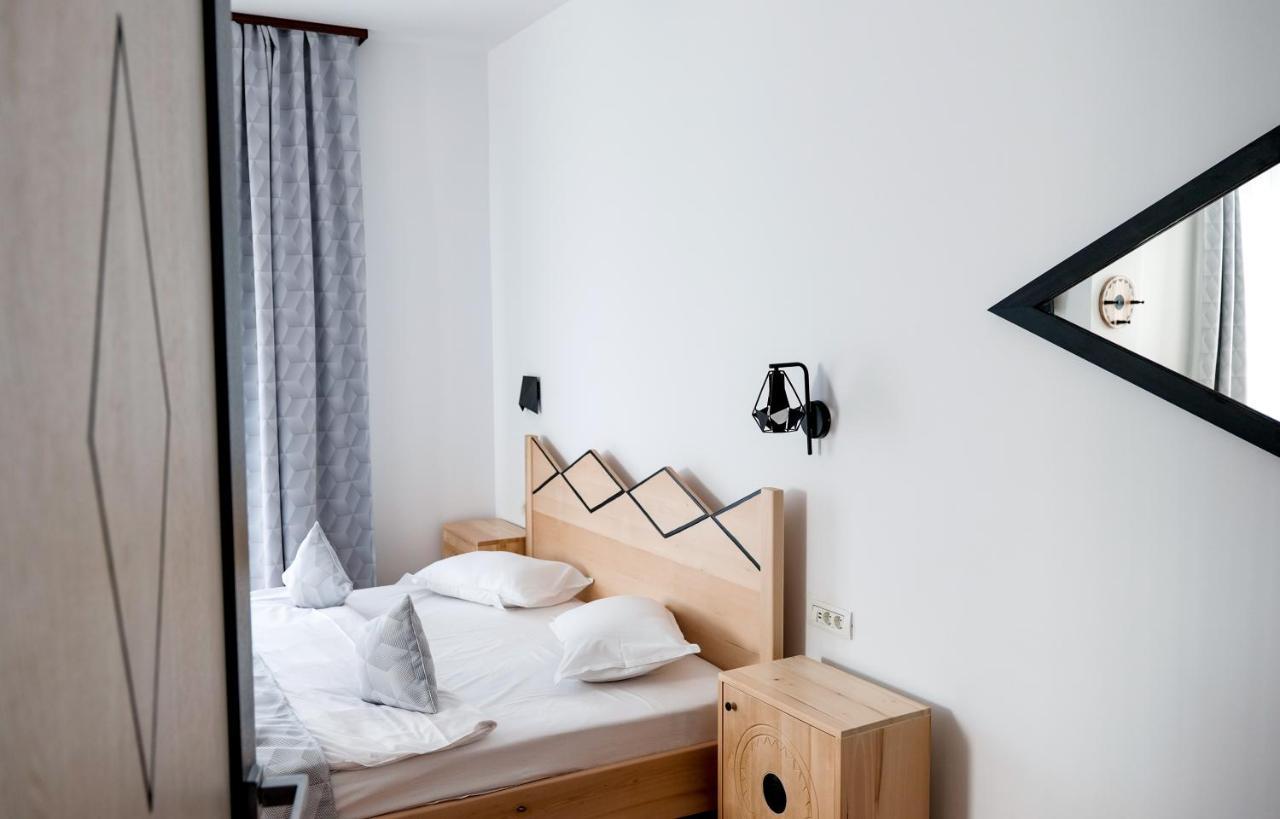 Conacul Olarilor Bed & Breakfast Baia de Fier Dış mekan fotoğraf