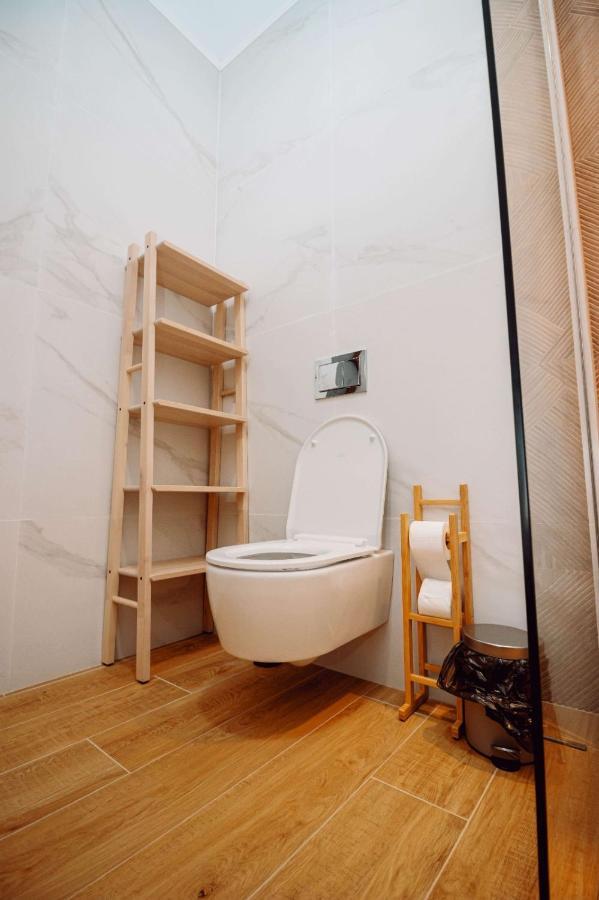 Conacul Olarilor Bed & Breakfast Baia de Fier Dış mekan fotoğraf