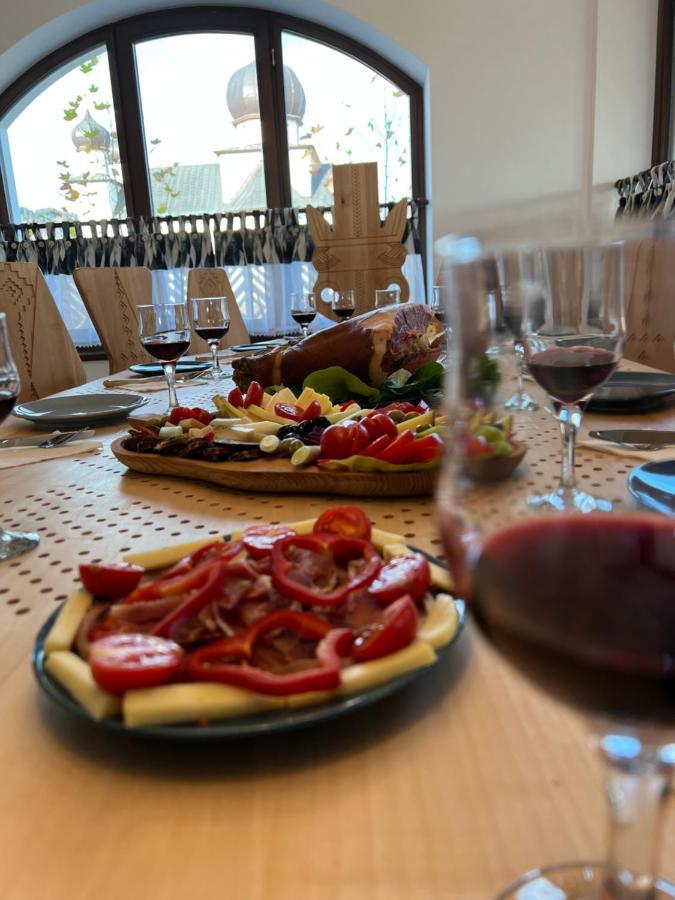 Conacul Olarilor Bed & Breakfast Baia de Fier Dış mekan fotoğraf
